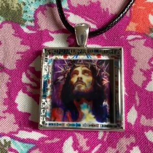 ❣️✝️🙏🏼Jesus necklace 🙏🏼✝️❣️